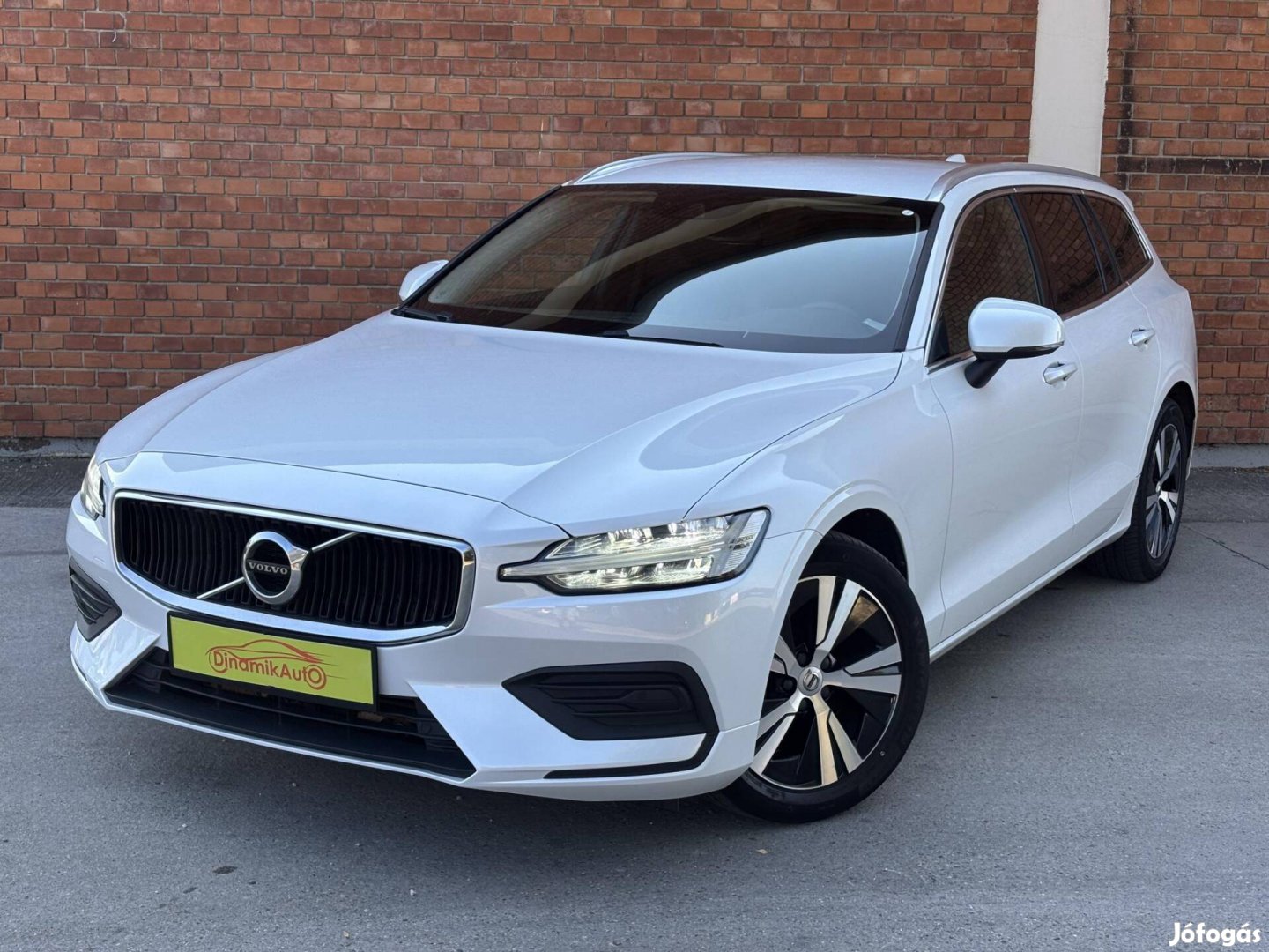 Volvo V60 2.0 D [D3] Momentum Pro Gyöngyházfehé...